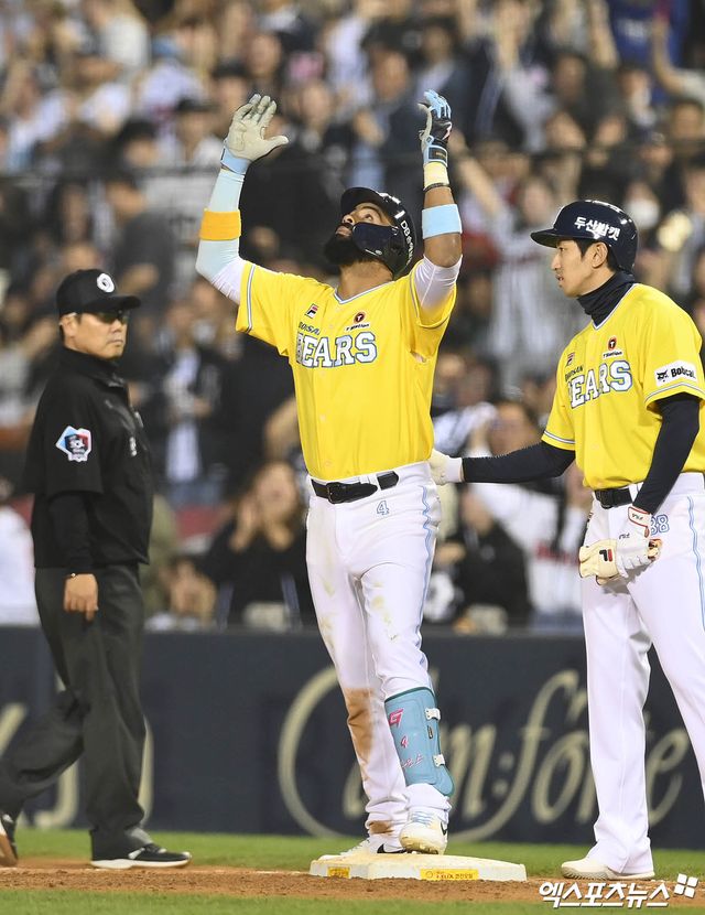 두산 베어스 외국인 타자 헨리 라모스가 4월 19일 서울 잠실야구장에서 열린 2024 신한 SOL Bank KBO리그 키움 히어로즈와의 시즌 1차전에서 &nbsp;5타수 3안타 4타점 2득점을 기록, 두산의 대승에 힘을 보탰다. 사진 박지영 기자