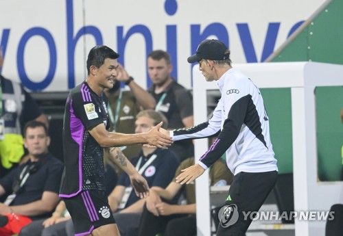 독일 매체 TZ에 따르면 바이에른 뮌헨은 위르겐 클롭 감독을 선임하기 위해 토마스 투헬 감독과 1년 더 동행할 수도 있다. 세계적인 명장 클롭 감독은 휴식기를 원하면서 이번 시즌을 끝으로 리버풀을 떠난다. 클롭 감독을 데려오기 위해 뮌헨이 이번 시즌까지만 투헬 감독과 1년 더 함께할 수 있다는 주장이 제기됐다. 연합뉴스