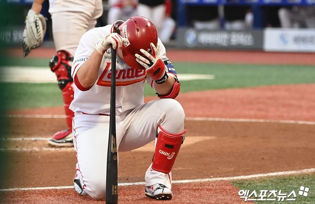 갈비뼈 타박상에서 회복 중인 최정은 더블헤더 출전이 불가능하다. 엑스포츠뉴스 DB