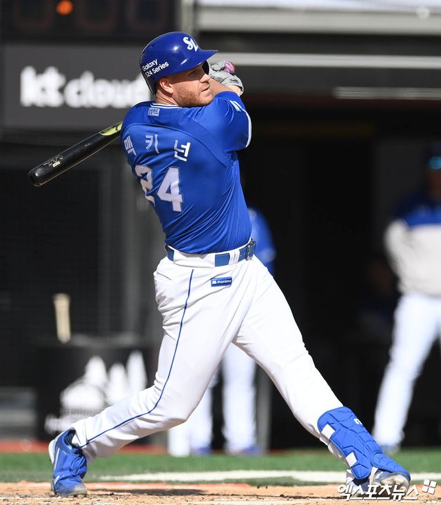 삼성 라이온즈 외국인 타자 데이비드 맥키넌이 정규시즌 경기에 출전해 타격하고 있다. 엑스포츠뉴스 DB