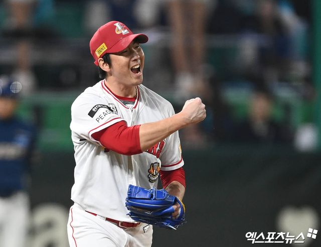 이숭용 SSG 감독은 21일 인천 SSG랜더스필드에서 열릴 '2024 신한 SOL Bank KBO 리그' LG 트윈스와 더블헤더 1경기를 앞두고 투수 문승원을 향한 고마운 마음을 전했다. 엑스포츠뉴스 DB