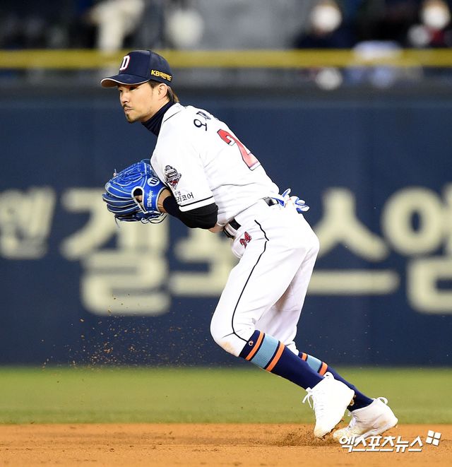 두산 베어스가 4월 22일 전 소속 선수 오재원으로부터 지난 2021년과 2022년 협박에 의해 대리 처방받은 수면제를 전달한 현역 선수 8명을 확인했다고 밝혔다. 해당 선수들은 각자 변호사를 선임하고 경찰 조사에 성실하게 임할 예정이다. 사진 엑스포츠뉴스 DB