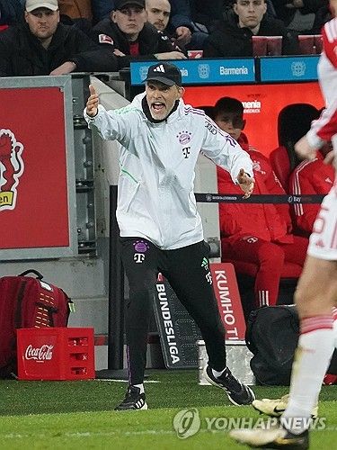 독일 축구 전문지 키커 기자 게오르그 홀츠너가 22일(한국시간) 자신의 사회관계망서비스(SNS) X(구 트위터)를 통해 투헬이 맨체스터 유나이티드와 처음으로 접촉했다고 전했다.&nbsp;토마스 투헬은 이번 시즌을 끝으로 바이에른 뮌헨과 결별한다. 연합뉴스