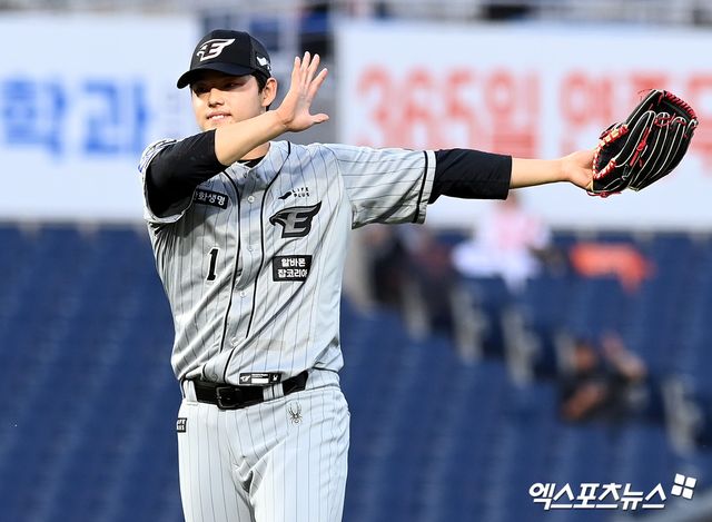 문동주는 23일 수원 KT위즈파크에서 열릴 '2024 신한 SOL Bank KBO 리그' KT 위즈와 주중 3연전 1차전에 선발 등판한다. 문동주는 최근 류현진의 체인지업을 익혀 투구 패턴에 변화를 가져갔다. 엑스포츠뉴스 DB 