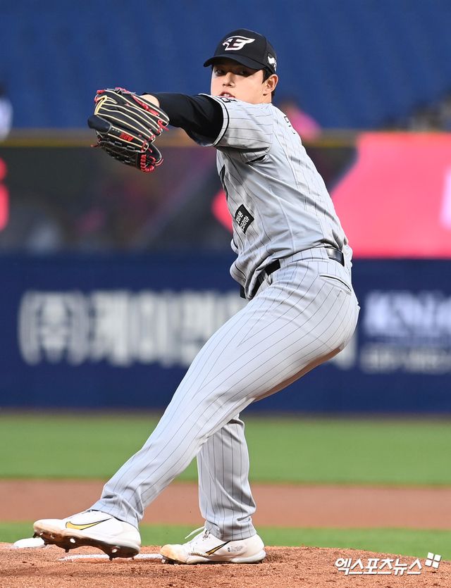 문동주는 23일 수원 KT위즈파크에서 열릴 '2024 신한 SOL Bank KBO 리그' KT 위즈와 주중 3연전 1차전에 선발 등판한다. 문동주는 최근 류현진의 체인지업을 익혀 투구 패턴에 변화를 가져갔다. 엑스포츠뉴스 DB 