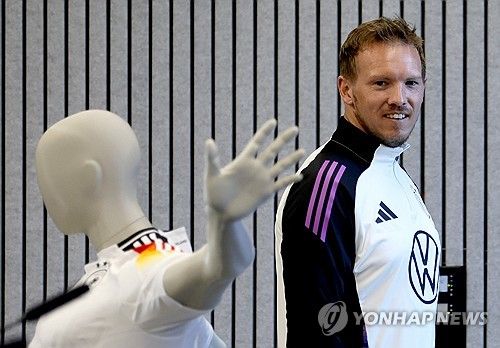 독일 축구 전문지 키커 기자 게오르그 홀츠너가 22일(한국시간) 자신의 사회관계망서비스(SNS) X(구 트위터)를 통해 투헬이 맨체스터 유나이티드와 처음으로 접촉했다고 전했다.&nbsp;토마스 투헬은 이번 시즌을 끝으로 바이에른 뮌헨과 결별한다. 연합뉴스