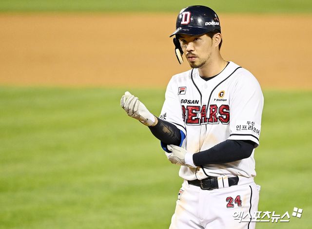 두산 베어스가 4월 22일 전 소속 선수 오재원으로부터 지난 2021년과 2022년 협박에 의해 대리 처방받은 수면제를 전달한 현역 선수 8명을 확인했다고 밝혔다. 해당 선수들은 각자 변호사를 선임하고 경찰 조사에 성실하게 임할 예정이다. 사진 엑스포츠뉴스 DB