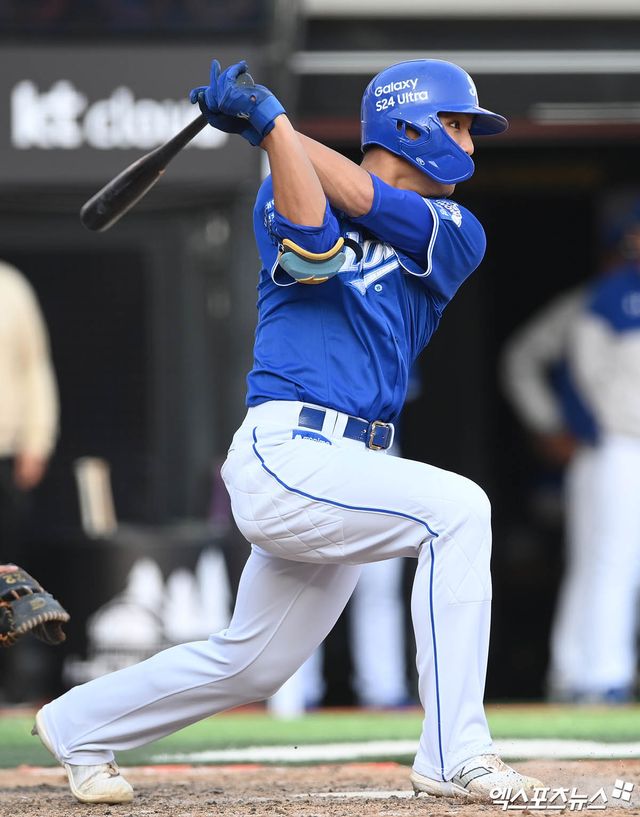 삼성 라이온즈 내야수 김영웅이 정규시즌 경기에 출전해 타격하고 있다. 엑스포츠뉴스 DB