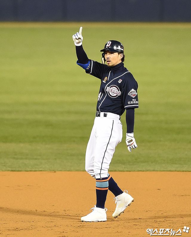 두산 베어스가 4월 22일 전 소속 선수 오재원으로부터 지난 2021년과 2022년 협박에 의해 대리 처방받은 수면제를 전달한 현역 선수 8명을 확인했다고 밝혔다. 해당 선수들은 각자 변호사를 선임하고 경찰 조사에 성실하게 임할 예정이다. 사진 엑스포츠뉴스 DB