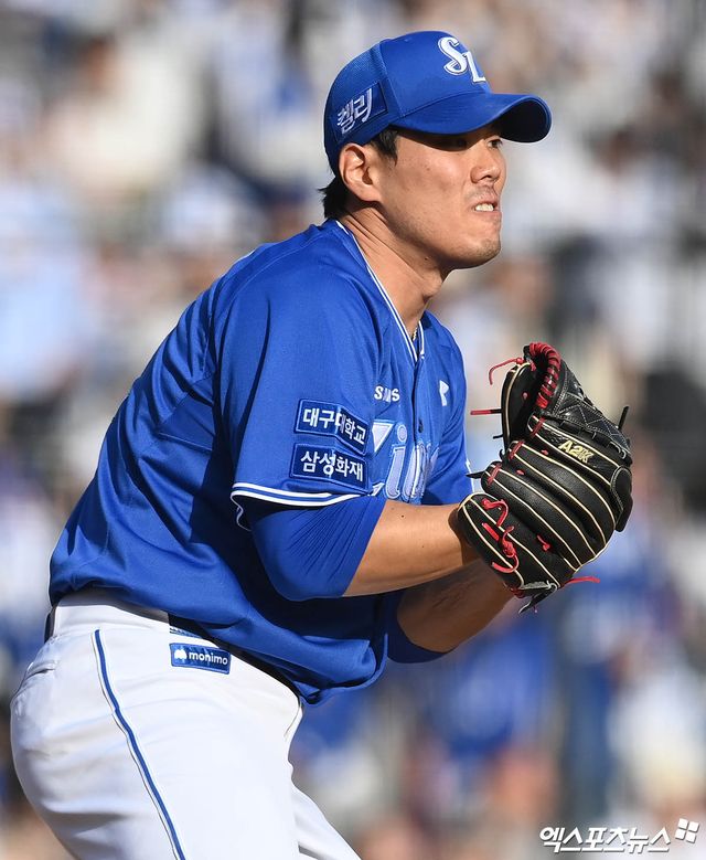 삼성 라이온즈 구원투수 김재윤이 정규시즌 경기에 등판해 아웃카운트를 잡아낸 뒤 이를 악물고 있다. 엑스포츠뉴스 DB