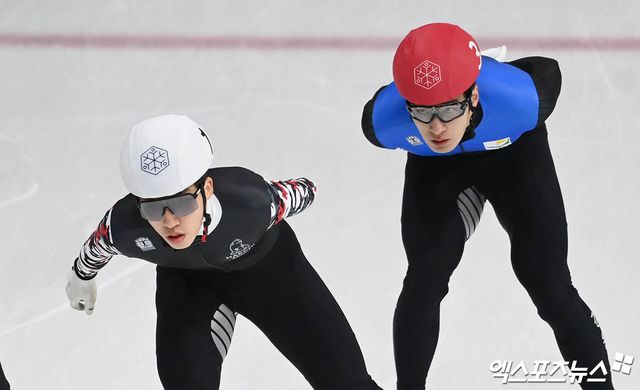 박지원(왼쪽)이 2024년 4월11일 서울 양천구 목동 아이스링크에서 열린 2024-2025 쇼트트랙 국가대표 선발전 2차 대회 남자 1500m 결승에서 황대헌과 함께 레이스를 하고 있다. 박지원은 선발전 1~2차 대회 6개 종목을 통틀어 가장 높은 점수를 받아 우승하고 다음 시즌 국제대회 개인전 출전 자격을 얻었다. 박지원에게 지난달 세계선수권에서 두 차례나 반칙을 범했던 황대헌은 11위로 탈락했다. 엑스포츠뉴스DB