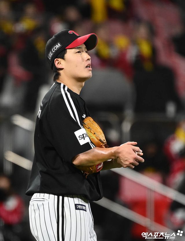 임찬규는 23일 대구 삼성라이온즈파크에서 열린 '2024 신한 SOL Bank KBO 리그' 삼성 라이온즈와 주중 3연전 첫 경기에서 선발 등판. 5.1이닝 3실점으로 시즌 첫 승 기회를 다음으로 미뤘다. 엑스포츠뉴스 DB