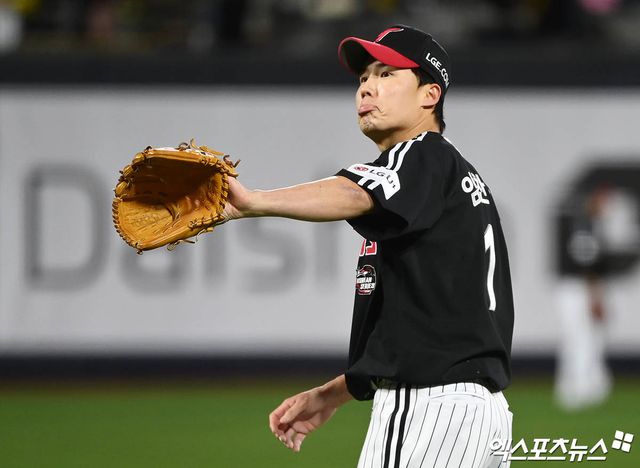  임찬규는 23일 대구 삼성라이온즈파크에서 열린 '2024 신한 SOL Bank KBO 리그' 삼성 라이온즈와 주중 3연전 첫 경기에서 선발 등판. 5.1이닝 3실점으로 시즌 첫 승 기회를 다음으로 미뤘다. 엑스포츠뉴스 DB