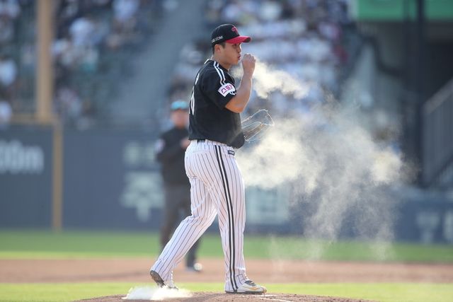 최원태는 25일 대구 삼성라이온즈파크에서 열린 '2024 신한 SOL Bank KBO 리그' 삼성 라이온즈와 주중 3연전 마지막 경기에서 선발 등판. 6이닝 무실점으로 퀄리티스타트를 거둬 팀 승리에 힘을 보탰다. LG 트윈스 