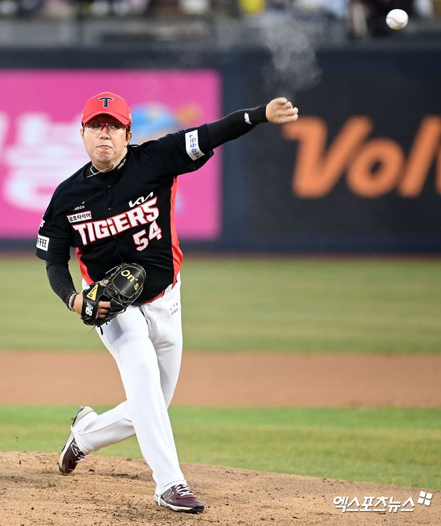 KIA 타이거즈 선발투수 양현종이 정규시즌 경기에 등판해 투구하고 있다. 엑스포츠뉴스 DB