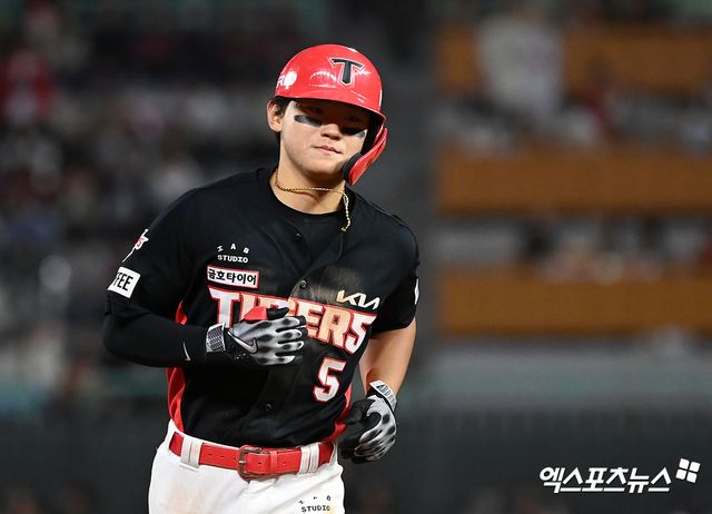 17일 오후 인천SSG랜더스필드에서 열린 2024 신한 SOL Bank KBO리그 KIA 타이거즈와 SSG 랜더스의 경기, 7회초 1사 1,2루 KIA 김도영이 스리런 홈런을 날린 후 그라운드를 돌고 있다. 엑스포츠뉴스 DB