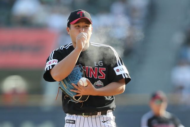 최원태는 25일 대구 삼성라이온즈파크에서 열린 '2024 신한 SOL Bank KBO 리그' 삼성 라이온즈와 주중 3연전 마지막 경기에서 선발 등판. 6이닝 무실점으로 퀄리티스타트를 거둬 팀 승리에 힘을 보탰다. LG 트윈스 