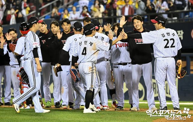 신민재는 26일 잠실구장에서 열린 '2024 신한 SOL Bank KBO 리그' KIA 타이거즈와 주말 3연전 1차전에서 9번타자 2루수로 선발 출전. 기민한 플레이로 팀 승리에 힘을 보탰다. 잠실, 김한준 기자