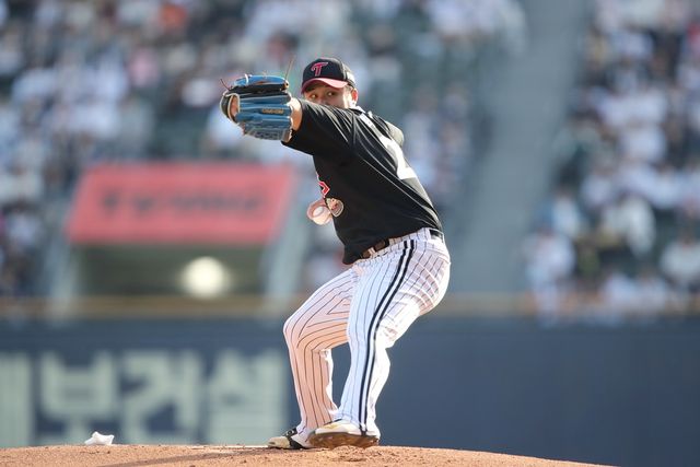 최원태는 25일 대구 삼성라이온즈파크에서 열린 '2024 신한 SOL Bank KBO 리그' 삼성 라이온즈와 주중 3연전 마지막 경기에서 선발 등판. 6이닝 무실점으로 퀄리티스타트를 거둬 팀 승리에 힘을 보탰다. LG 트윈스 