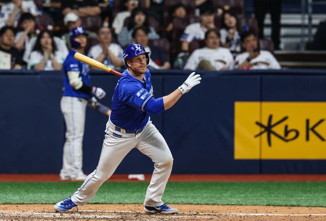 삼성 라이온즈 외국인 타자 데이비드 맥키넌. 27일 서울 고척스카이돔에서 열린 2024 신한 SOL Bank KBO리그 키움 히어로즈와 팀 간 4차전에 4번타자 겸 1루수로 선발출전, 4타수 3안타 1타점 1득점 1볼넷을 기록했다. 시즌 타율을 0.389까지 끌어올리고 리그 타격 부문 단독 1위로 올라섰다. 사진 삼성 라이온즈 제공