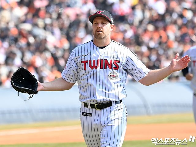 엔스는 엔스는 27일 잠실구장에서 열린 '2024 신한 SOL Bank KBO 리그' KIA와 주말 3연전 두 번째 경기에서 선발 투수로 나섰다. 많은 기대를 받았지만, 4이닝 3실점 투구수 105개를 기록하며 일찌감치 마운드를 내려갔다. 시즌 초 파괴력이 사라진 상황이다. 엑스포츠뉴스 DB