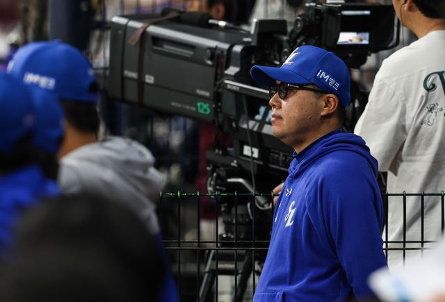 박진만 감독이 이끄는 삼성 라이온즈가 박진만 삼성 라이온즈 감독이 27일 서울 고척스카이돔에서 열린 2024 신한 SOL Bank KBO리그 키움 히어로즈와 시즌 4차전에서 11-0 대승을 거뒀다. 2연승과 함께 4연속 위닝 시리즈를 챙겼다. 사진 삼성 라이온즈