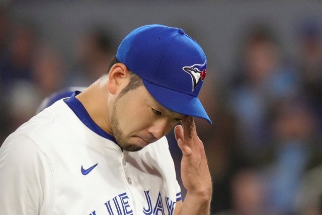 토론토 블루제이스 기쿠치 유세이가 28일 캐나다 온타리오주 토론토에 위치한 로저스센터에서 열린 2024 미국프로야구 메이저리그 LA 다저스와의 홈경기에서 선발 등판해 6이닝 9피안타 3탈삼진 4실점으로 준수한 성적을 남겼지만, 타선의 득점 지원을 받지 못하면서 시즌 2패째를 떠안았다.AP 연합뉴스