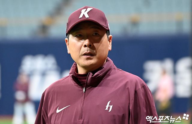 홍원기 키움 히어로즈 감독. 4월 28일 고척 삼성 라이온즈전에 앞서 이례적으로 심판 판정에 대한 아쉬움을 드러냈다. 타자의 체크 스윙 여부도 비디오 판독 대상에 포함시켜야 한다는 소신을 밝혔다. 사진 엑스포츠뉴스 DB