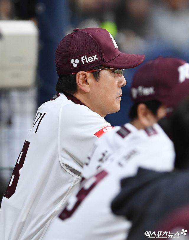 홍원기 키움 히어로즈 감독. 4월 28일 고척 삼성 라이온즈전에 앞서 이례적으로 심판 판정에 대한 아쉬움을 드러냈다. 타자의 체크 스윙 여부도 비디오 판독 대상에 포함시켜야 한다는 소신을 밝혔다. 사진 엑스포츠뉴스 DB