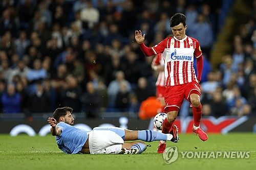 세르비아 매체 스포르탈이 28일(한국시간) 황인범의 이적설을 전하면서 '한국인 지휘자(Korea Conductor)'를 지키는 것은 정말 어려운 일이라고 전했다.&nbsp;황인범은 대표팀 동료이자 절친 황희찬의 소속팀 울버햄튼 원더러스의 관심을 받고 있다. 연합뉴스