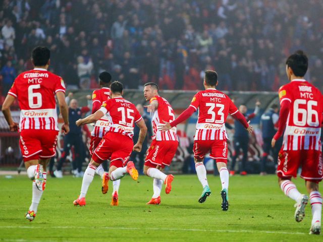 세르비아 매체 스포르탈이 28일(한국시간) 황인범의 이적설을 전하면서 '한국인 지휘자(Korea Conductor)'를 지키는 것은 정말 어려운 일이라고 전했다.&nbsp;황인범은 대표팀 동료이자 절친 황희찬의 소속팀 울버햄튼 원더러스의 관심을 받고 있다. 연합뉴스