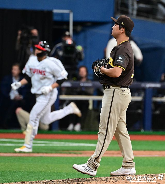 2024시즌 메이저리그 도전을 선택했던 샌디에이고 파드리스 고우석이 마이너리그 더블A에서 시즌을 시작한다. 샌디에이고 산하 마이너리그 더블A 팀인 샌안토니오 미션스는 3일 개막 로스터 28명 명단을 발표했다. 고우석은 이 명단에 이름을 올려 더블A에서 일단 미국 생활을 시작하게 됐다. 엑스포츠뉴스 DB