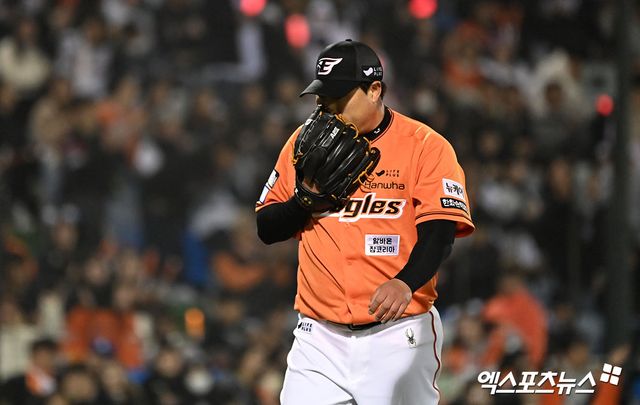 29일 오후 대전 한화생명이글스파크에서 열린 2024 신한 SOL Bank KBO리그 KT 위즈와 한화 이글스의 경기, 6회초 수비를 마친 한화 류현진이 더그아웃으로 향하고 있다. 엑스포츠뉴스 DB