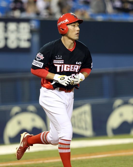 KIA 타이거즈 베테랑 타자 서건창. 지난 4월 3일 수원 KT 위즈전에서 560일 만에 1군 경기에서 홈런을 기록했다. 사진 KIA 타이거즈