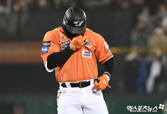 29일 오후 대전 한화생명이글스파크에서 열린 2024 신한 SOL Bank KBO리그 KT 위즈와 한화 이글스의 경기, 9회말 한화 페라자가 2루타를 날린 후 기뻐하고 있다. 엑스포츠뉴스 DB