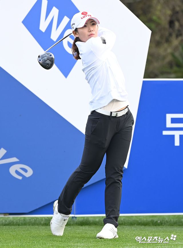 황유민이 두산건설 위브 챔피언십 2라운드에서 중간합계 10언더파 134타로 단독 1위에 올랐다. 제주, 김한준 기자