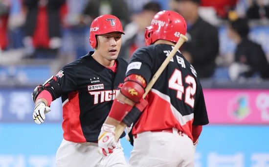 KIA 타이거즈 베테랑 내야수 서건창. 2024 시즌 개막 후 7경기에서 타율 0.444, 21타수 7안타, 1홈런 5타점, OPS 1.302로 맹타를 휘두르고 있다. 사진 KIA 타이거즈 제공