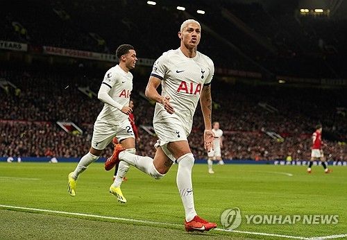 안지 포스테코글루 감독이 6일 잉글랜드 런던에 있는 토트넘 훈련장 홋스퍼 웨이에서 진행된 노팅엄 포레스트와의 경기 전 기자회견에서 히샬리송의 부상 소식을 전했다.&nbsp; 토트넘은 오는 8일 오전 2시 런던에 있는 토트넘 홋스퍼 스타디움에서 노팅엄 포레스트와 2023-2024시즌 프리미어리그 32라운드 맞대결을 갖는다.&nbsp;연합뉴스