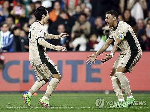 프랑스 매체 르파리지앵을 인용한 PSG 커뮤니티는 PSG가 오는 7일 오전 4시 프랑스 파리에 위치한 파르크 데 프랭스에서 열리는 클레르몽 푸트와의 리그1 28라운드 홈경기에서 이강인을 선발로 내세울 것으로 예상했다. 올시즌 모든 대회에서 25경기 출전해 4골 3도움을 기록 중인 이강인은 지난달 18일 몽펠리에와의 리그 경기에서 멋진 왼발 중거리 슈팅으로 득점에 성공해 PSG 3월 이달의 골을 수상했다. 연합뉴스