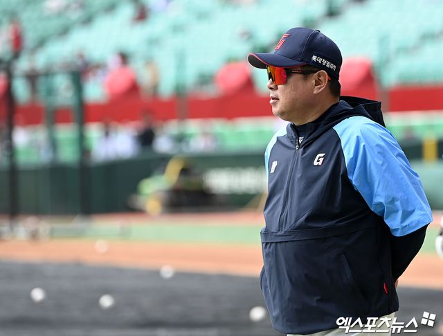 김태형 롯데 자이언츠 감독. 4월 6일 사직 두산 베어스전 8-1 대승을 거두고 2연패 탈출에 성공했다. 사진 엑스포츠뉴스 DB