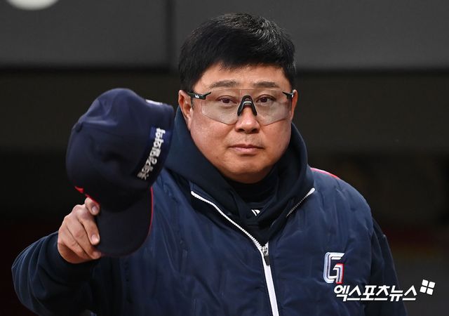 김태형 롯데 자이언츠 감독. 4월 6일 사직 두산 베어스전 8-1 대승을 거두고 2연패 탈출에 성공했다. 사진 엑스포츠뉴스 DB