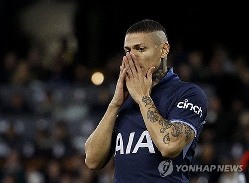 안지 포스테코글루 감독이 6일 잉글랜드 런던에 있는 토트넘 훈련장 홋스퍼 웨이에서 진행된 노팅엄 포레스트와의 경기 전 기자회견에서 히샬리송의 부상 소식을 전했다.&nbsp; 토트넘은 오는 8일 오전 2시 런던에 있는 토트넘 홋스퍼 스타디움에서 노팅엄 포레스트와 2023-2024시즌 프리미어리그 32라운드 맞대결을 갖는다.&nbsp;연합뉴스