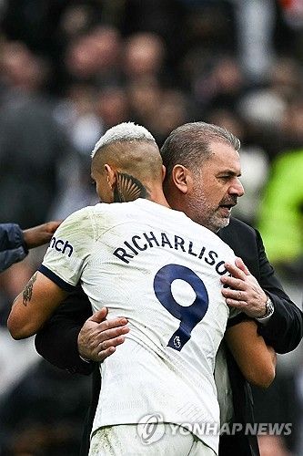 안지 포스테코글루 감독이 6일 잉글랜드 런던에 있는 토트넘 훈련장 홋스퍼 웨이에서 진행된 노팅엄 포레스트와의 경기 전 기자회견에서 히샬리송의 부상 소식을 전했다.&nbsp; 토트넘은 오는 8일 오전 2시 런던에 있는 토트넘 홋스퍼 스타디움에서 노팅엄 포레스트와 2023-2024시즌 프리미어리그 32라운드 맞대결을 갖는다.&nbsp;연합뉴스