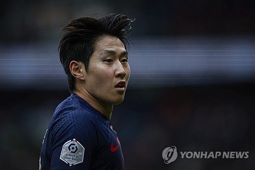 프랑스 매체 르파리지앵을 인용한 PSG 커뮤니티는 PSG가 오는 7일 오전 4시 프랑스 파리에 위치한 파르크 데 프랭스에서 열리는 클레르몽 푸트와의 리그1 28라운드 홈경기에서 이강인을 선발로 내세울 것으로 예상했다. 올시즌 모든 대회에서 25경기 출전해 4골 3도움을 기록 중인 이강인은 지난달 18일 몽펠리에와의 리그 경기에서 멋진 왼발 중거리 슈팅으로 득점에 성공해 PSG 3월 이달의 골을 수상했다. 연합뉴스