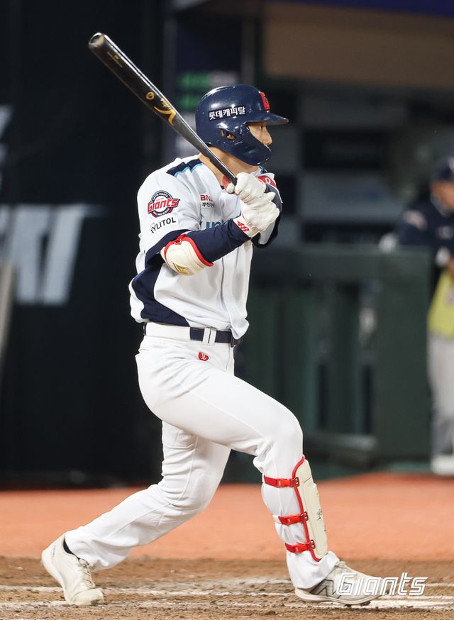 롯데 자이언츠 외야수 이정훈. 4월 6일 사직 두산 베어스전에서 4타수 2안타 2타점 1득점으로 활약했다. 사진 롯데 자이언츠