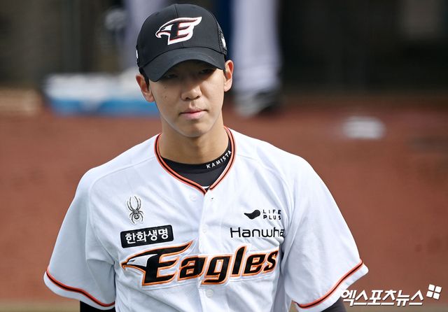 한화는 황준서를 1군에서 불펜 투수로 활용할지, 2군에서 선발 수업을 받게 할지 고민 중이다. 엑스포츠뉴스 DB