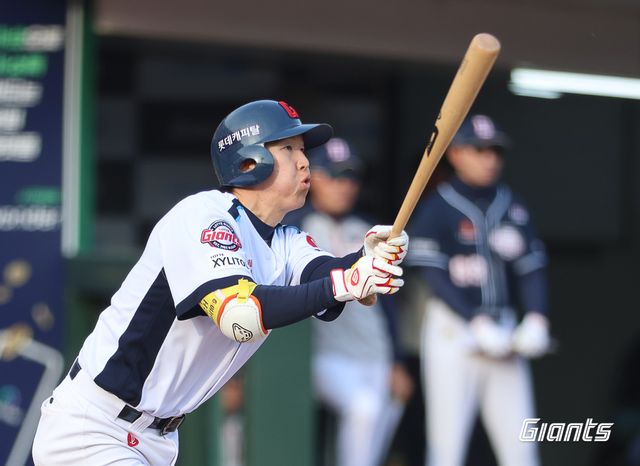 롯데 자이언츠 내야수 최항. 4월 7일 사직 두산 베어스전에서 4타수 2안타 1타점 1득점을 기록, 팀 역전승에 힘을 보탰다. 사진 롯데 자이언츠