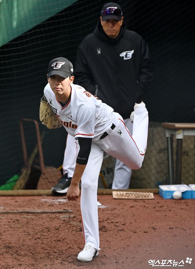 불펜 투수로도 가능성을 보였던 황준서. 엑스포츠뉴스 DB