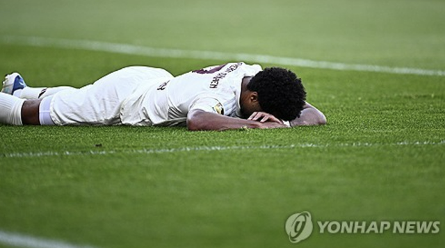 한국산 철기둥 김민재이 7일 독일 하이덴하임 포이트 아레나에서 끝난 2023-2024 독일 분데스리가 28라운드 하이덴하임과의 원정 경기에서 35일 만에 선발 출전해 풀타임을 소화했다. 빌트 등 독일 언론은 경기 직후 김민재에 최하점인 6점을 주며 혹평했으나 현지 최고 축구지 키커는 김민재가 두 차례 몸빵수비한 것을 주목했다. 연합뉴스