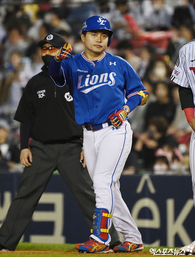 삼성 라이온즈 외야수 김헌곤이 안타를 친 뒤 세리머니하고 있다. 엑스포츠뉴스 DB